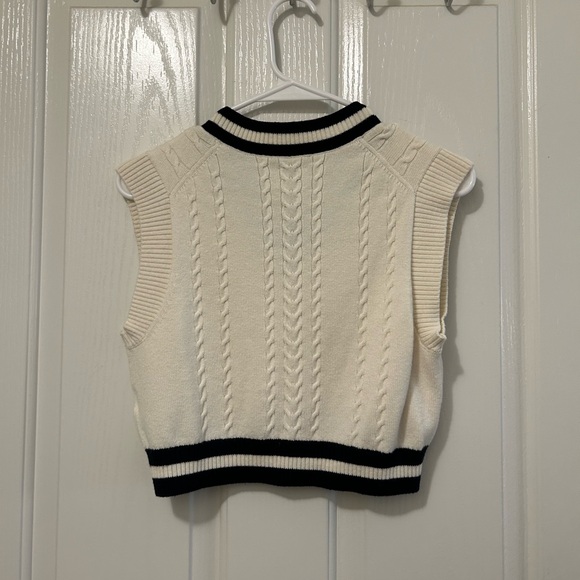 Aritzia cropped sweater vest - Picture 2 of 3